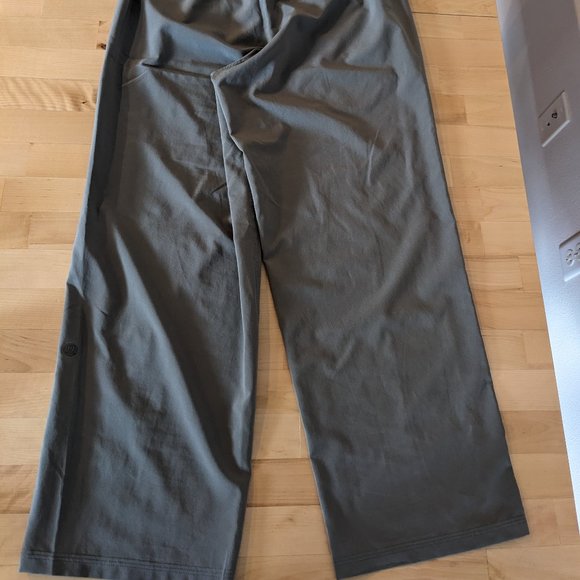 Lululemon - Wanderer Crop (size 2) - Picture 1 of 6